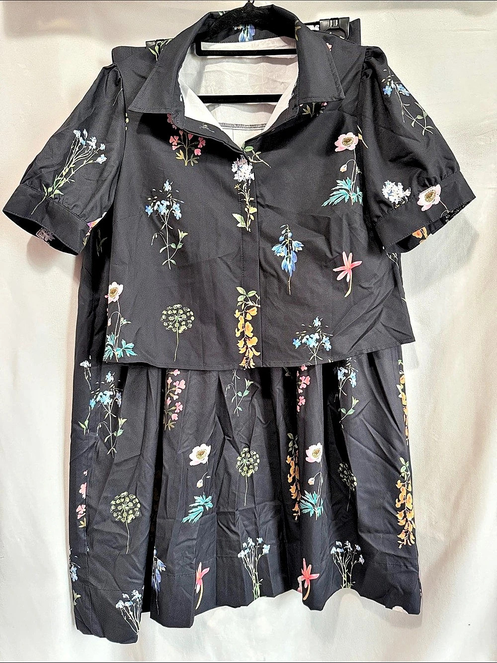 Floral skirt set in Black Size Large Like New